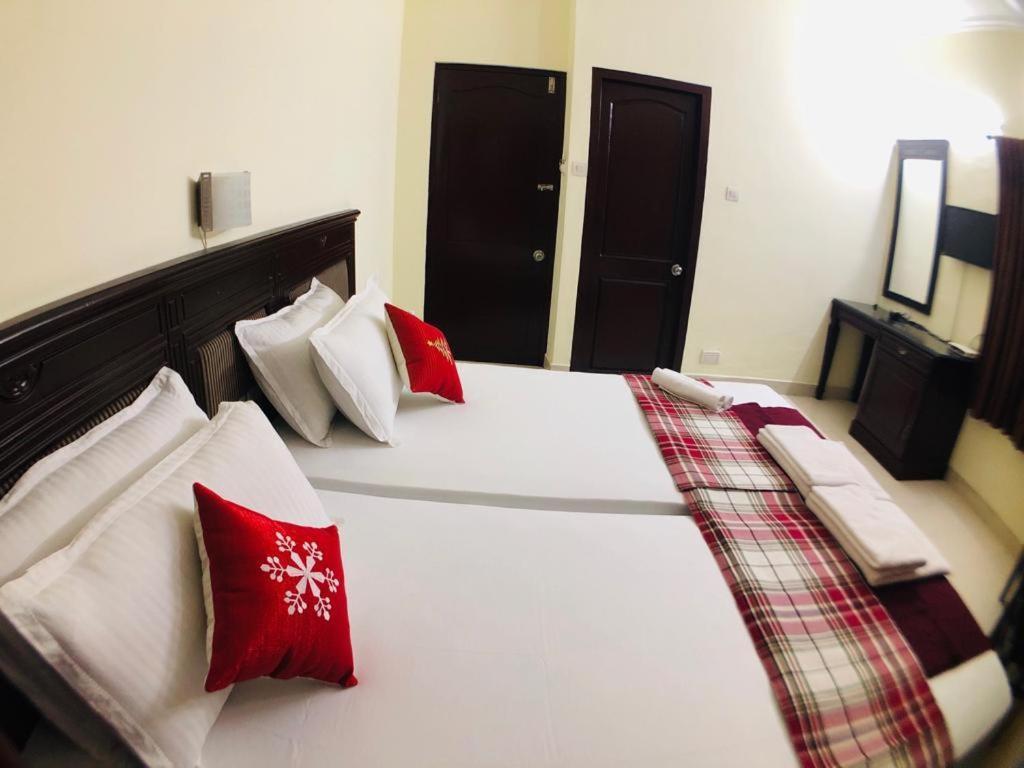Hotel Mjm Plaza Kochi Exterior foto